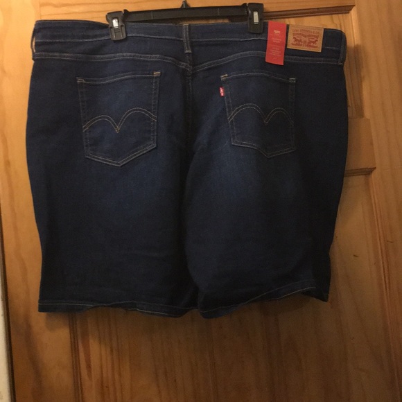 Levi’ s shorts size 24w - Picture 2 of 3